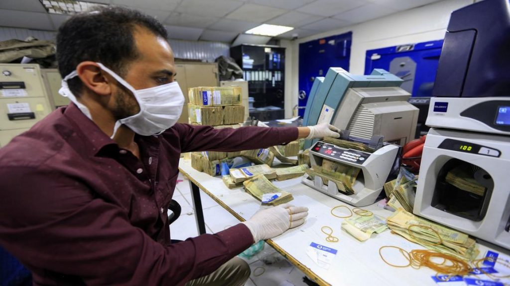 خطط إماراتية لتدمير عملات ليبيا واليمن والعراق