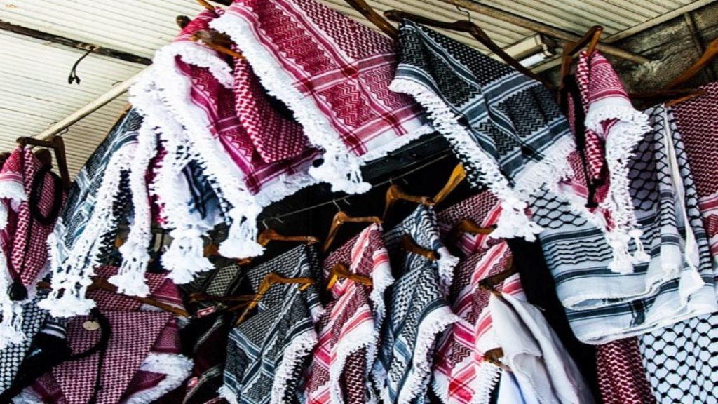 في صناعة الهوية.. الشماغ فلسطينياً وأردنياً وخليجياً