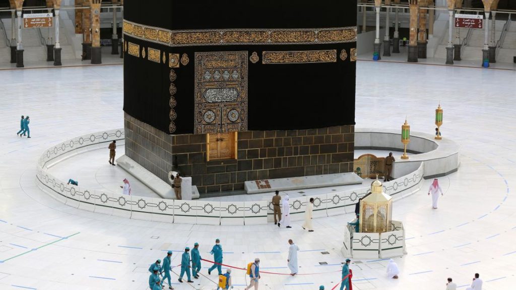 السعودية تسمح تدريجياً بأداء العمرة بدءاً من 4 أكتوبر