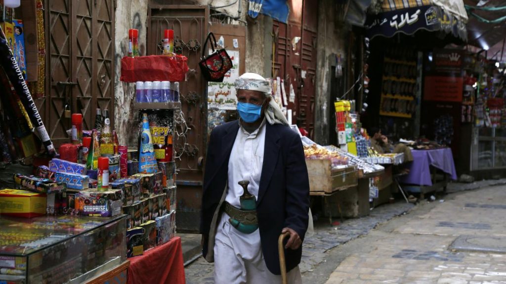 خنق شرايين اليمن…السعودية تستكمل الحصار باستهداف منافذ المهرة