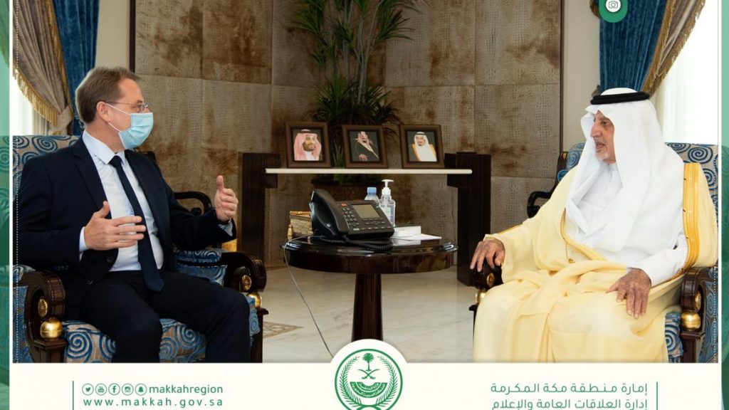 عندما يتبادل أمير مكة الأحاديث الودّية مع السفير الفرنسي
