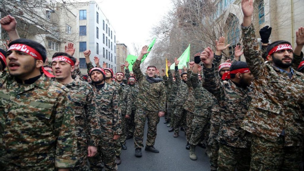 نقل 150 عنصراً من “الحرس الثوري الإيراني” إلى سورية