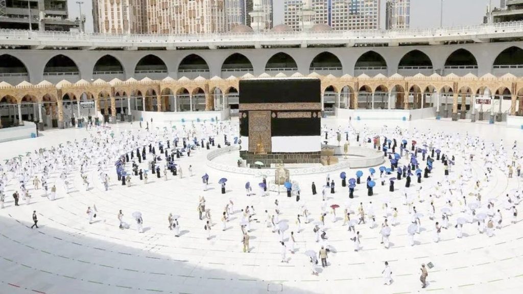 كورونا.. السعودية تسمح بقدوم معتمري الخارج ومؤتمرات ترامب تصيب 30 ألفا بالفيروس