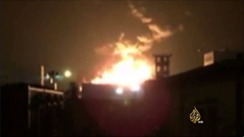 نصحوا الشركات الأجنبية في السعودية بالحذر.. الحوثيون يعلنون استهداف محطة توزيع أرامكو في جدة بصاروخ مجنح