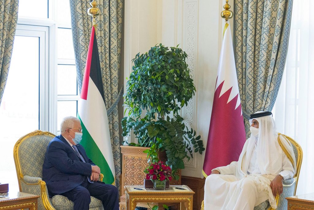 أمير قطر: أكدت لعباس دعمنا للفلسطينيين وأهمية وحدة صفهم