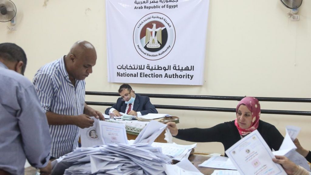 أعضاء الشيوخ المصري يتقاضون الحد الأقصى للأجور بلا انعقاد