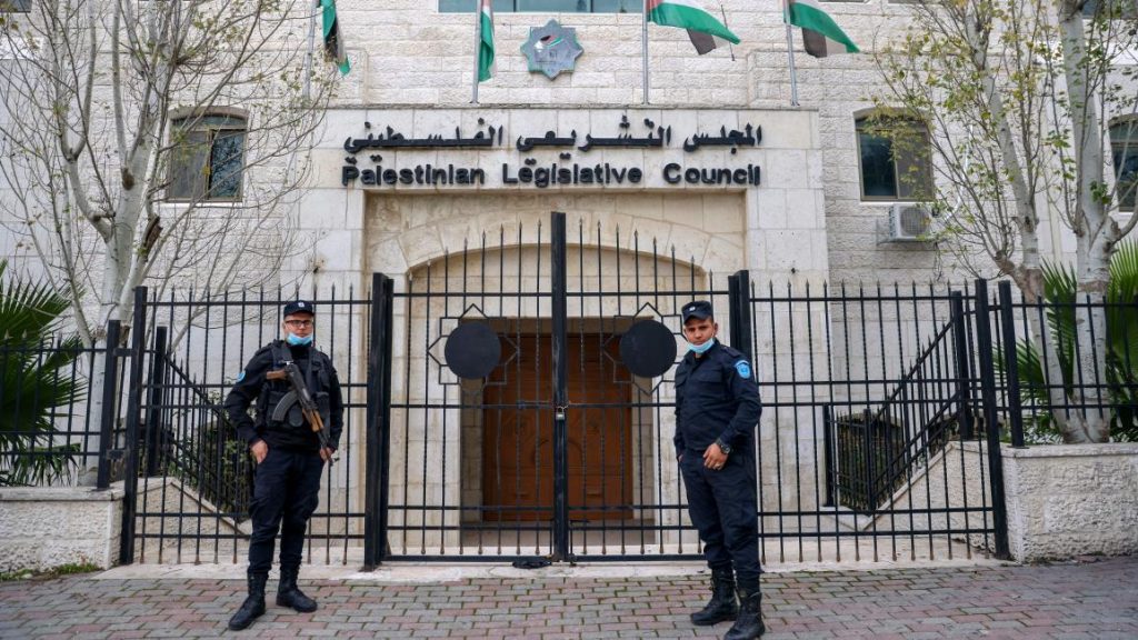 مراسيم الانتخابات الفلسطينية: رحلة من عقبات الاحتلال والانقسام