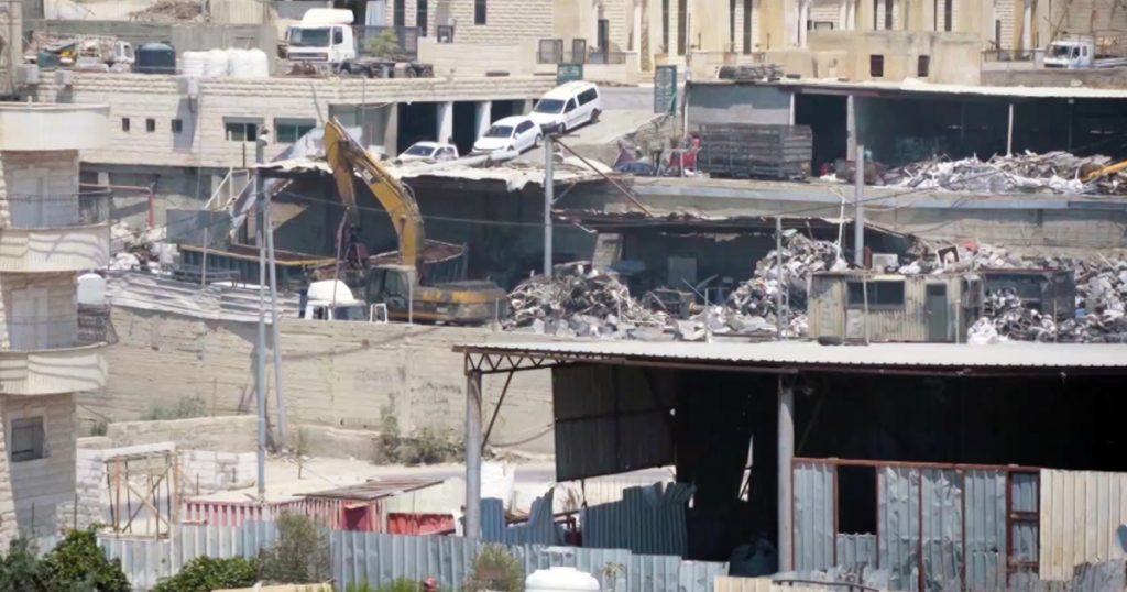 تسميم الأرض الفلسطينية.. هكذا حولت إسرائيل أراضي الضفة لمكب نفايات