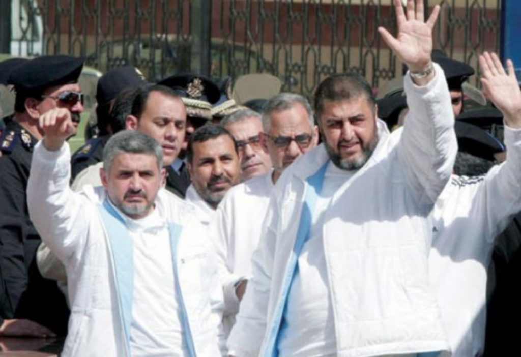 بينهم المرشد ونائبه والبلتاجي وورثة مرسي.. حكم بمصادرة أموال العشرات من قادة الإخوان بمصر
