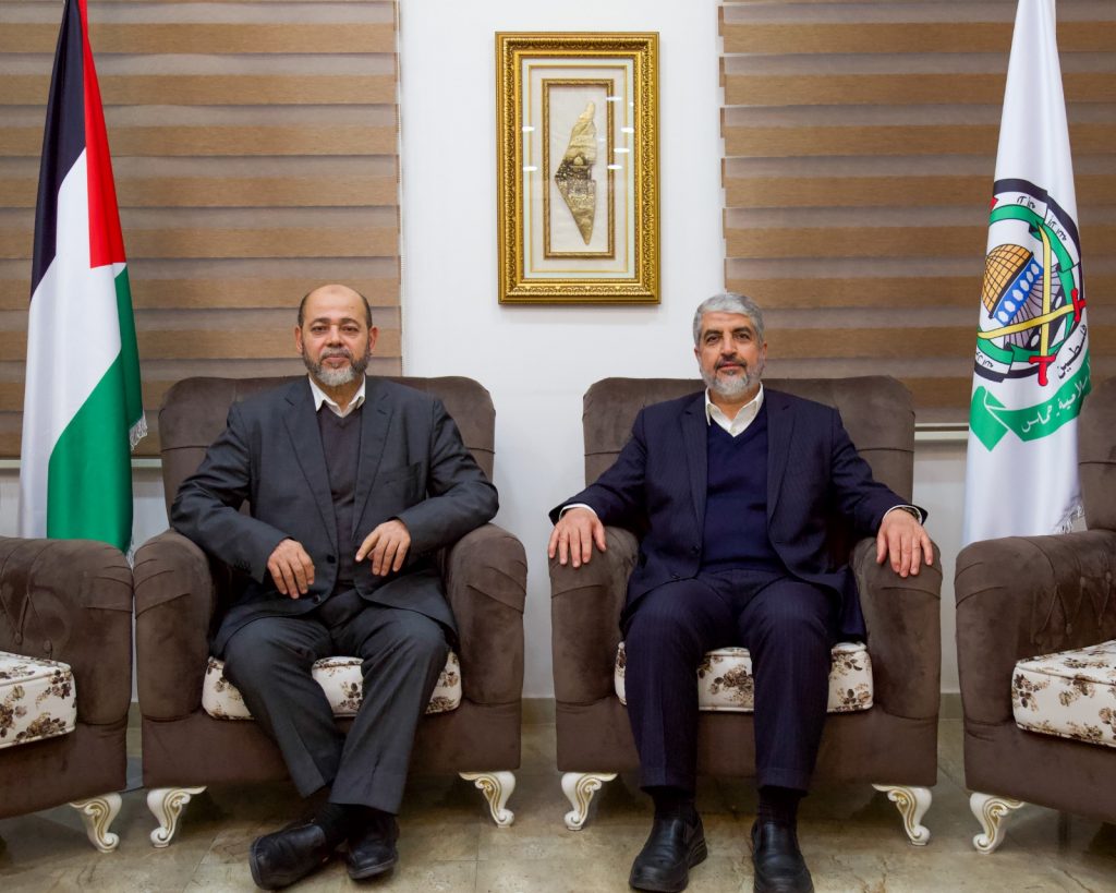 حماس تنتخب مشعل رئيسا لها بالخارج وأبو مرزوق نائبا له