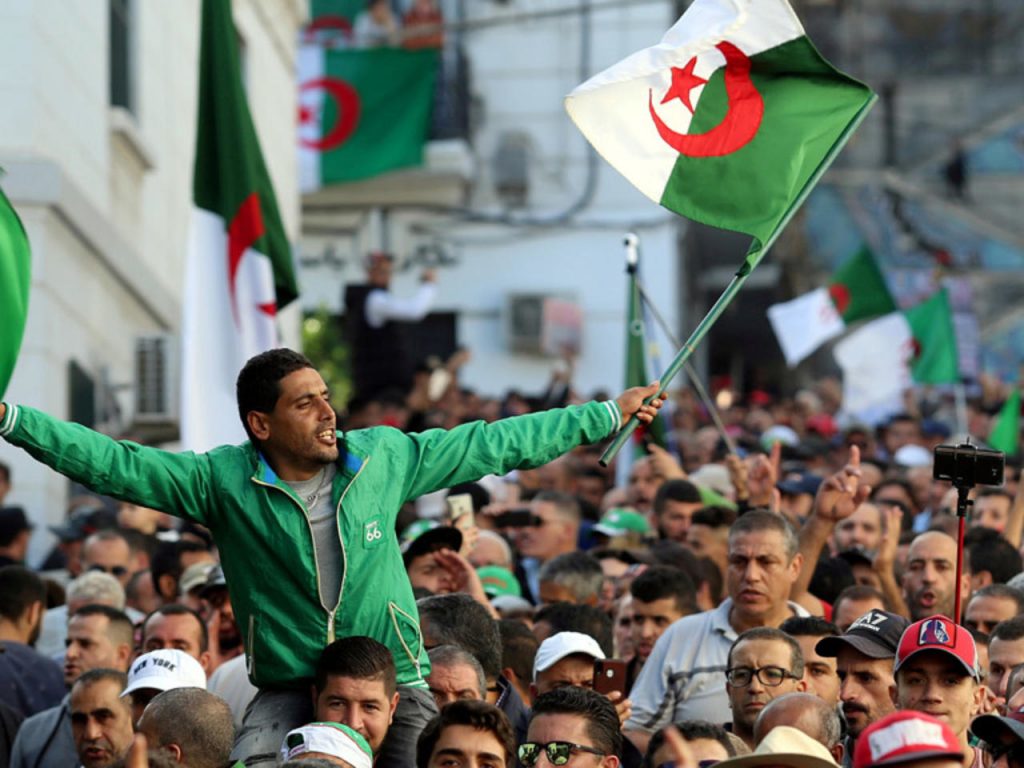 الحراك الجزائري مستمر.. جمعة الدفاع عن القضاء ورفض الانتخابات