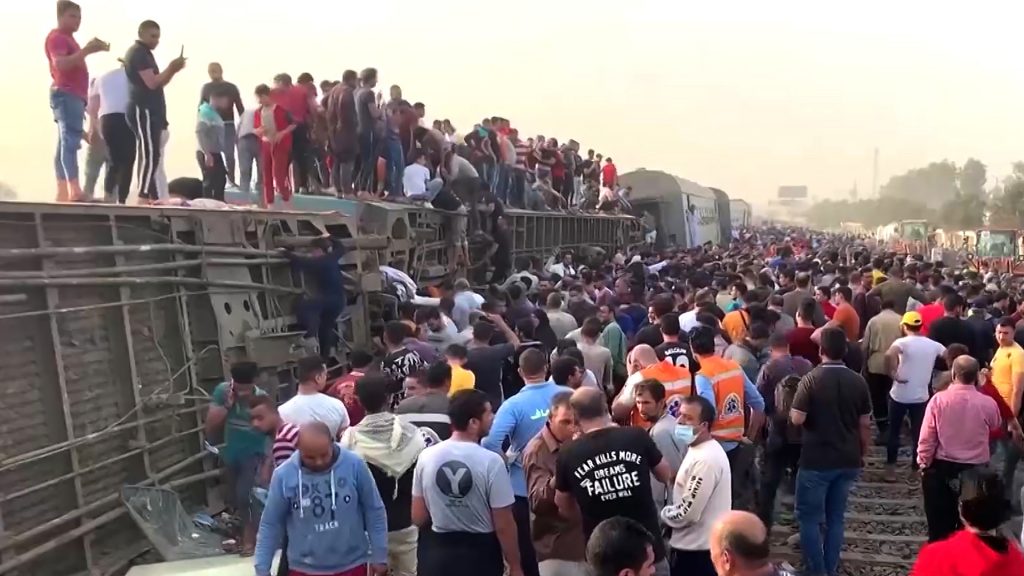ثالث حادث قطار في مصر بأقل من شهر.. فاجعة جديدة ورئيس هيئة سكك الحديد يقدم استقالته