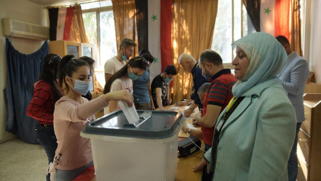 فضيحة الأسد بالأرقام: المهجرون والمعتقلون والأموات ضمن المصوِّتين