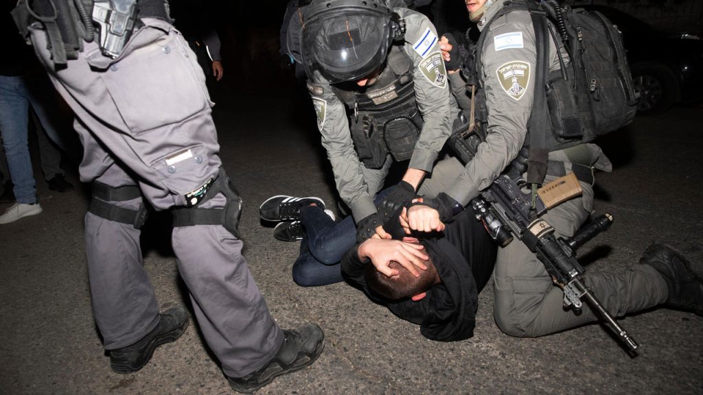 حرب اعتقالات ضد الفلسطينيين.. حملة إسرائيلية شرسة على المتظاهرين والناشطين السياسيين داخل الخط الأخضر