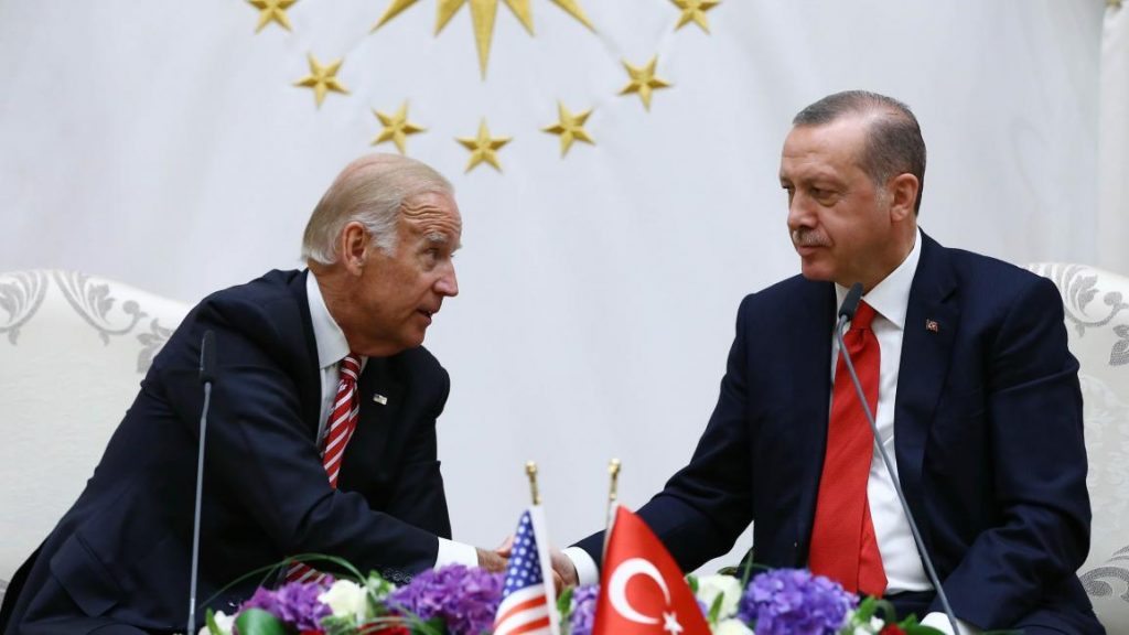 قمة أردوغان وبايدن اليوم: ملفات ثقيلة عالقة تخفّض الآمال