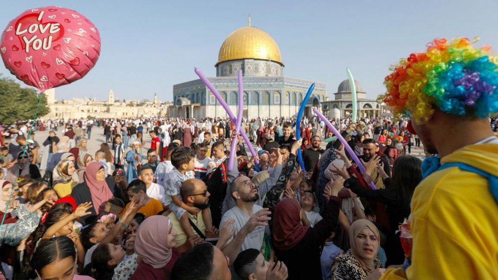 100 ألف مصلٍّ يؤدون صلاة عيد الأضحى في الأقصى
