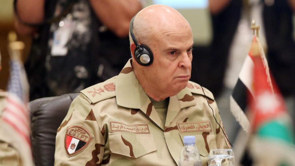 السيسي يُحكم السيطرة على المجلس العسكري