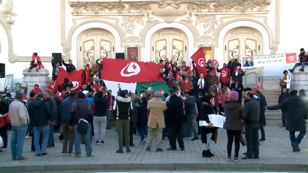 تونس.. تعليق اعتصام شارع بورقيبة والداخلية تتهم محتجين بالاعتداء على الشرطة