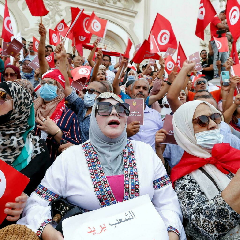 أحزاب تونسية تدعو لمظاهرات اليوم ضد “الحكم الفردي” والغنوشي يرفض قرار الرئيس تمديد تعطيل البرلمان