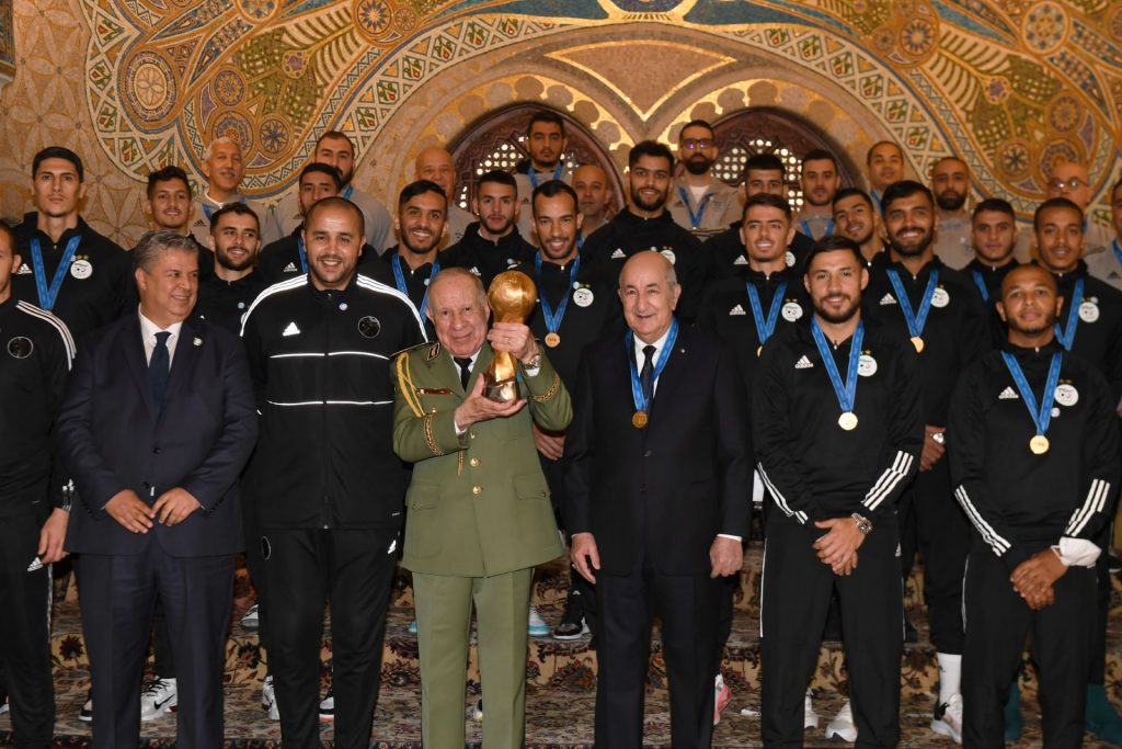 رد قوي على الأعداء.. رئيس أركان الجيش الجزائري: لقب كأس العرب هدية ثمينة من المنتخب للشعب