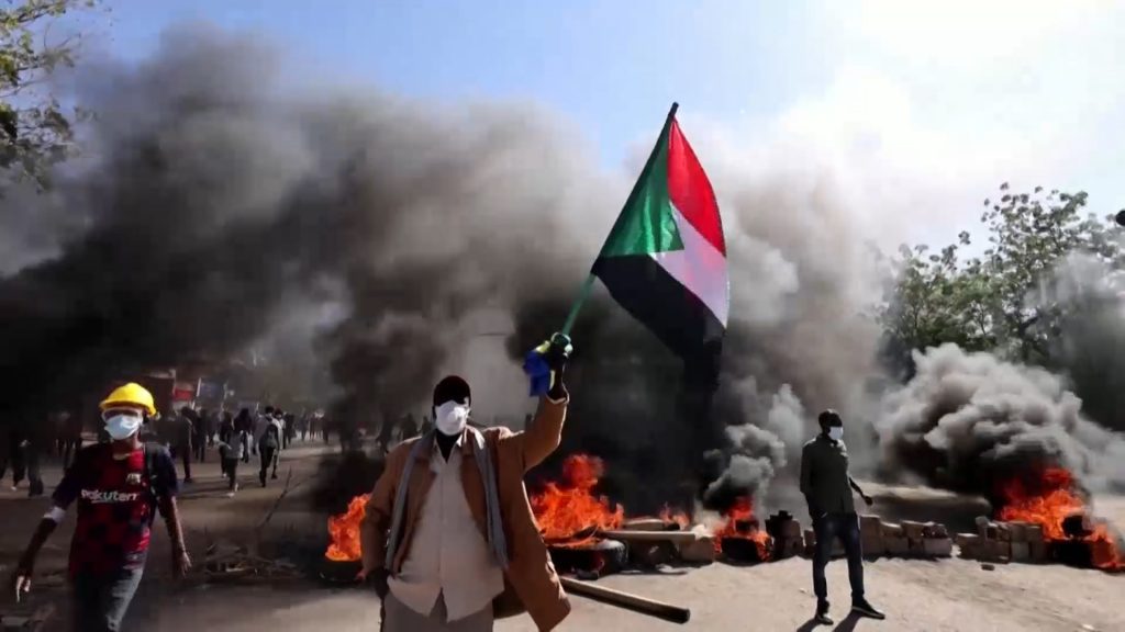 السودان: العسكر يرمي الكرة في ملعب المعارضة