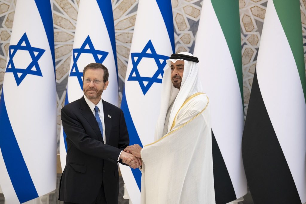 مع زيارة الرئيس الإسرائيلي.. الحوثيون يجددون قصفهم للإمارات وتل أبيب تنفي وجود خطر على حياة هرتسوغ