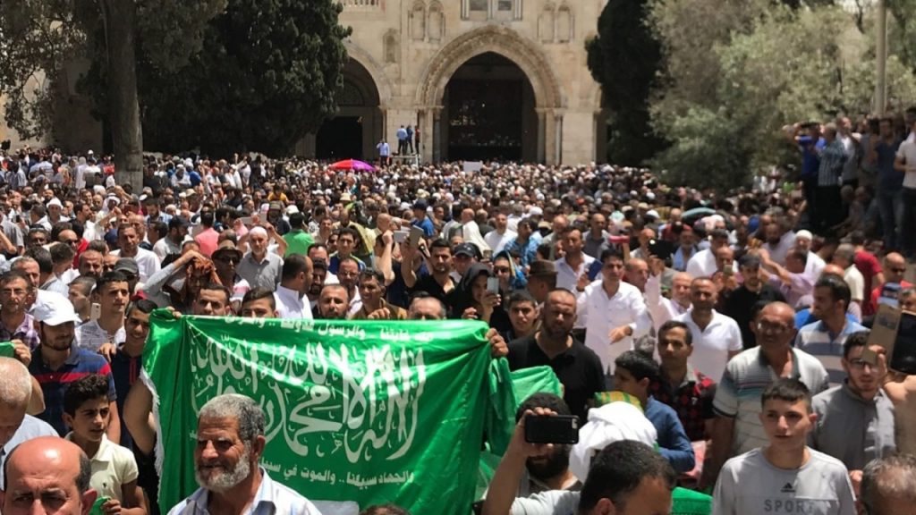 حماس تحذر الاحتلال من تجاوز “الخطوط الحمراء” بالقدس واستمرار معاناة الأسرى