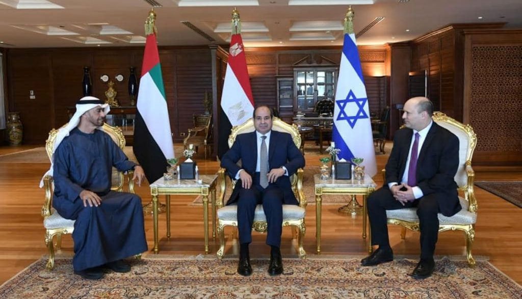 لقاء السيسي وبينت وبن زايد: مشاريع سيناء وتطويق إيران