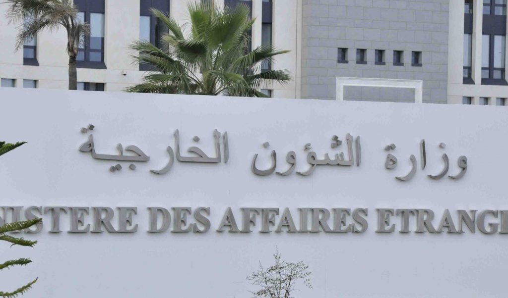 الجزائر تقرر استدعاء سفيرها من مدريد.. أزمة دبلوماسية مفاجئة