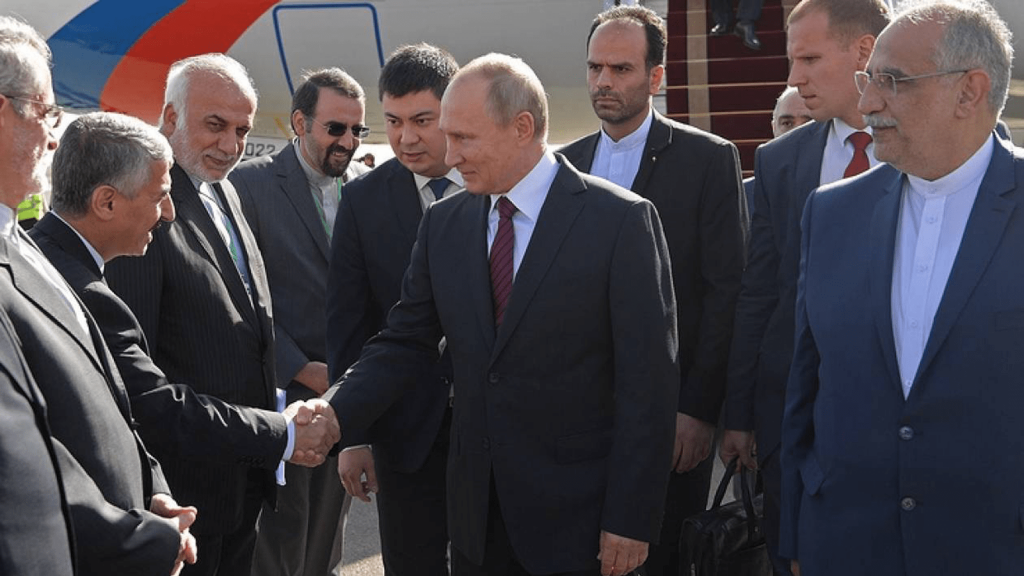 بوتين يصل إلى طهران للمشاركة في قمة مع رئيسي وأردوغان