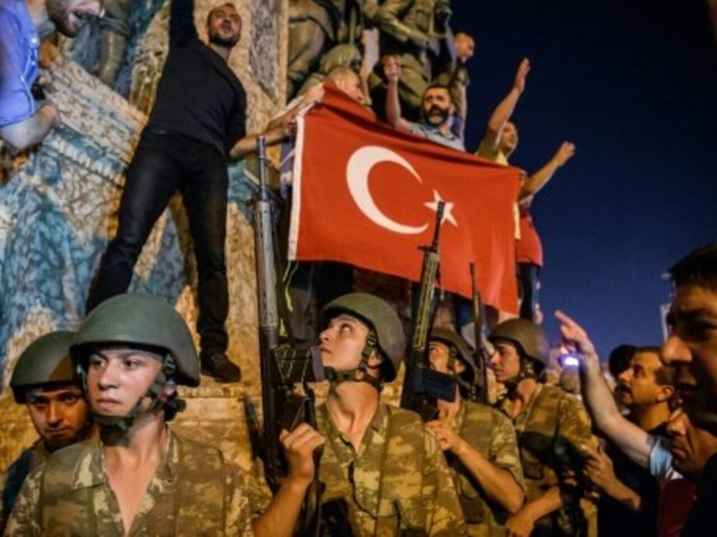 احتفاء بالذكرى السادسة لفشل الانقلاب.. أردوغان: هذا اليوم رمز تاريخي لأول مقاومة خاضها الأتراك ضد مصادرة إرادتهم
