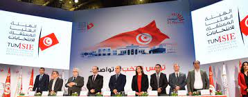 هيئة الانتخابات التونسية تعلن قبول مشروع الدستور والاستعداد للانتخابات التشريعية