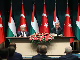 بعد استعادة العلاقات مع إسرائيل.. تركيا تستقبل عباس بحفاوة وترفض أي تغيير بوضع القدس والأقصى