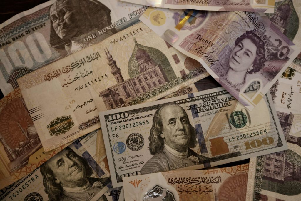 مصر تتجرع “الدواء المر” من صندوق النقد: الجنيه إلى القاع