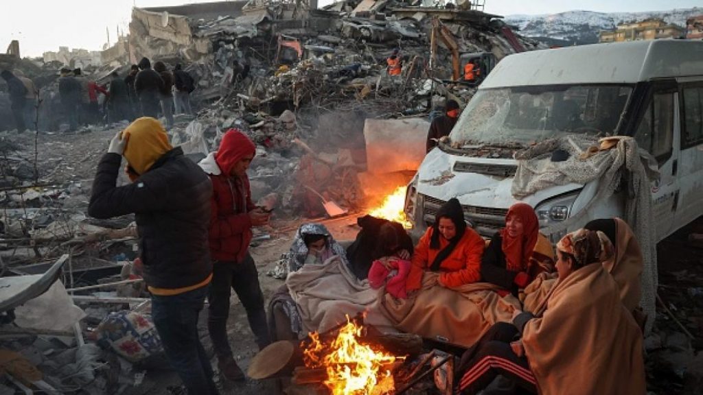 زلازل تركيا وسورية: أكثر من 16 ألف قتيل وسباق ضد الزمن لإنقاذ ناجين