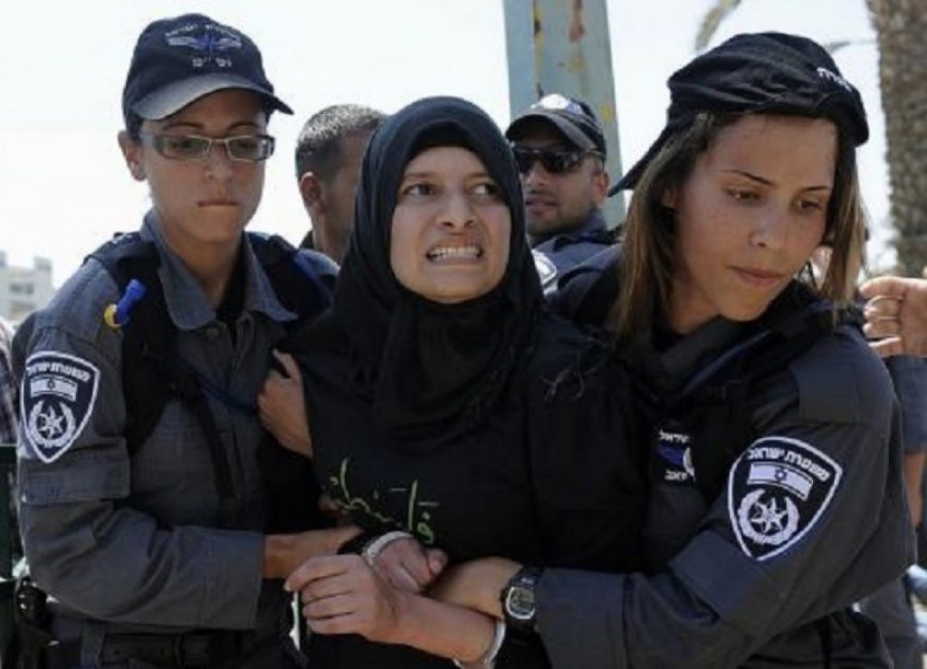 أسيرة محررة تكشف ما يحدث بسجن الدامون.. ومسؤول فلسطيني: هذا ما تعنيه صرخة الأسيرات