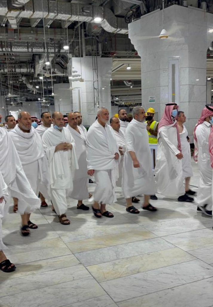 وفد من حماس يؤدي العمرة خلال زيارته إلى السعودية لأول مرة منذ 2015