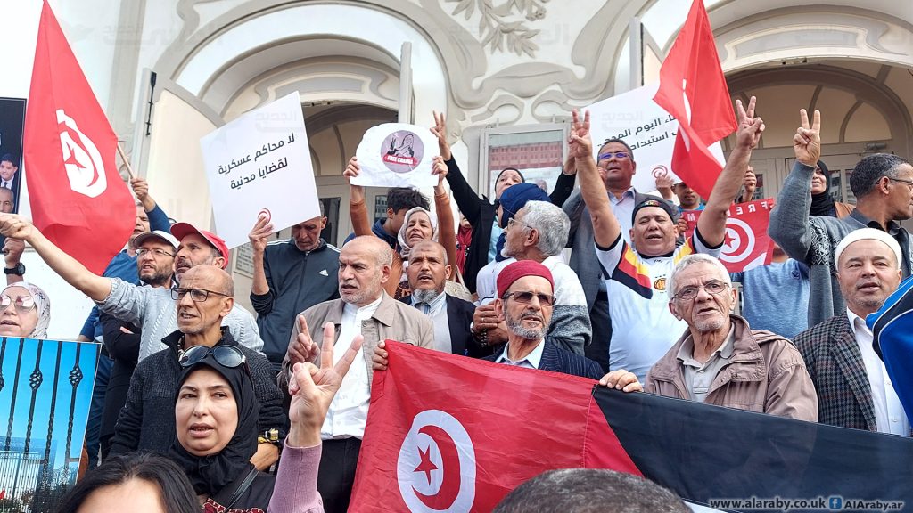 أزمة تونس.. اتحاد الشغل يقاضي الدستوري بتهمة اقتحام مقره وجبهة الخلاص تندد بالاعتقالات