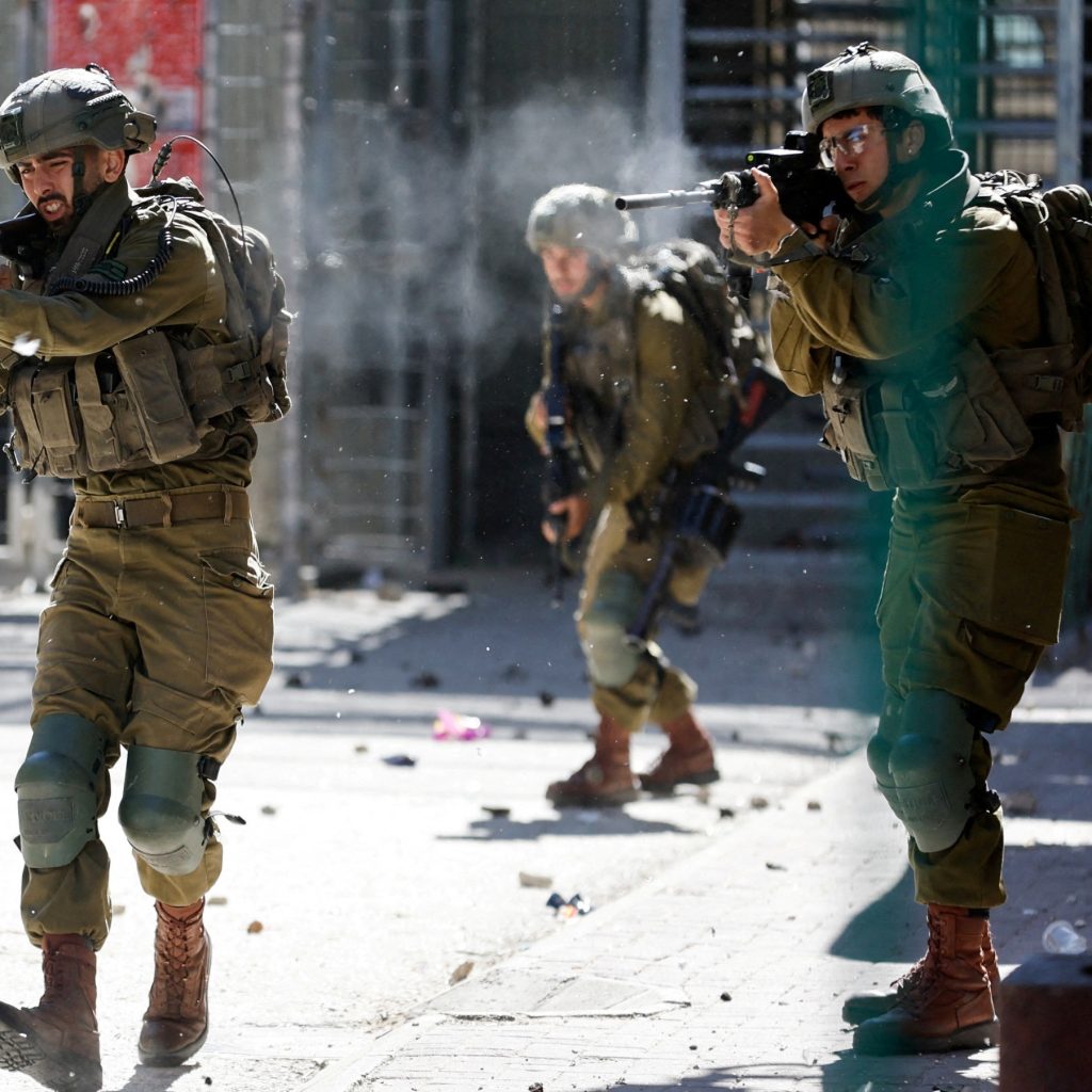 3 شهداء خلال اقتحام قوات الاحتلال مخيم بلاطة شرق مدينة نابلس