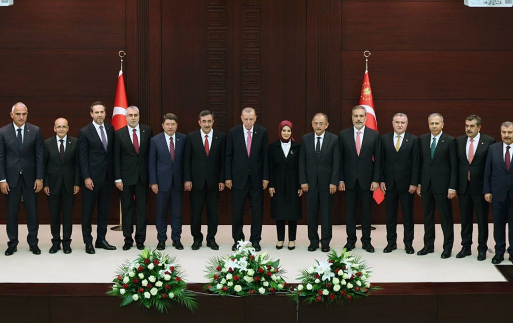 15 وزيرا جديدا.. إلى أي مدى تكشف تشكيلة حكومة أردوغان عن سياساته الجديدة؟