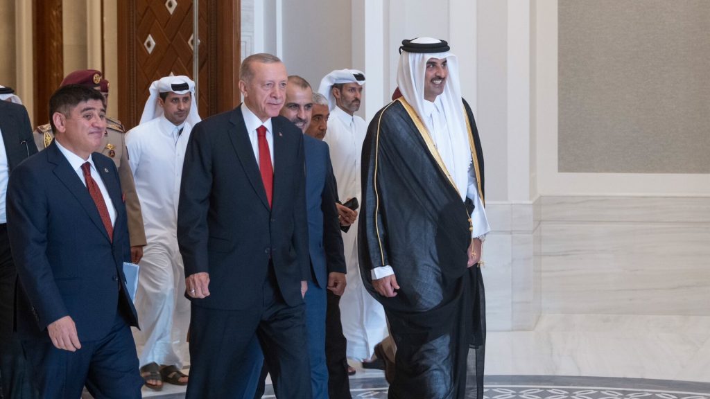 أردوغان يختتم جولة الخليج بزيارة الإمارات محمّلاً بصفقات اقتصادية كبيرة