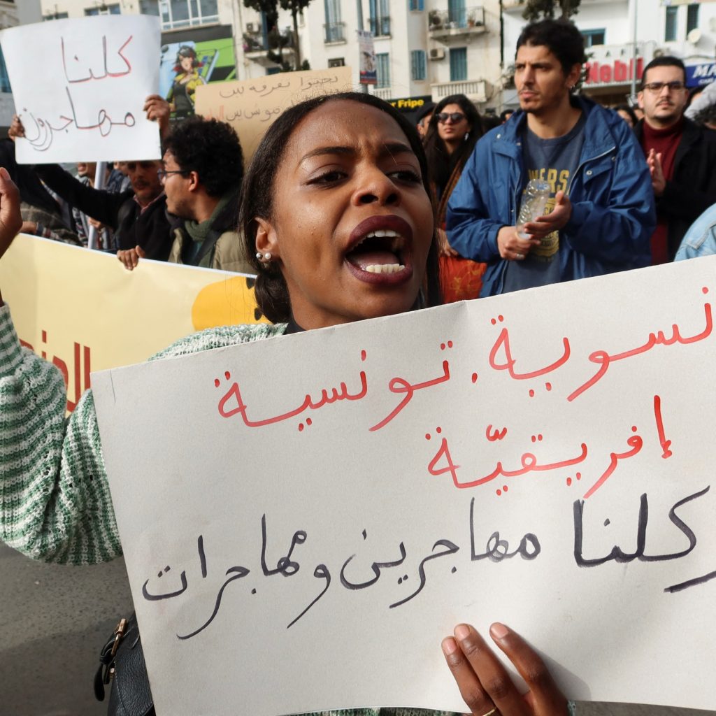 السلطة التونسية تهاجم المهاجرين: أموالهم مشبوهة