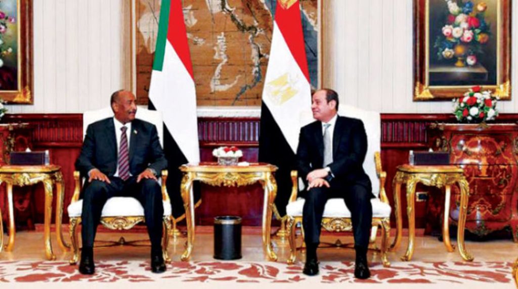 البرهان يلتقي السيسي اليوم في أول زيارة خارجية منذ اندلاع الحرب بالسودان