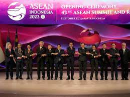أزمتا بورما وبحر جنوب الصين تهيمنان على قمة آسيان بإندونيسيا