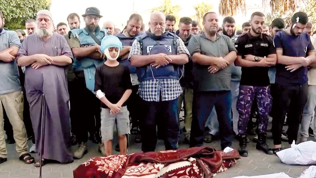 لوموند: وائل الدحدوح أصبح صوت المقهورين في غزة