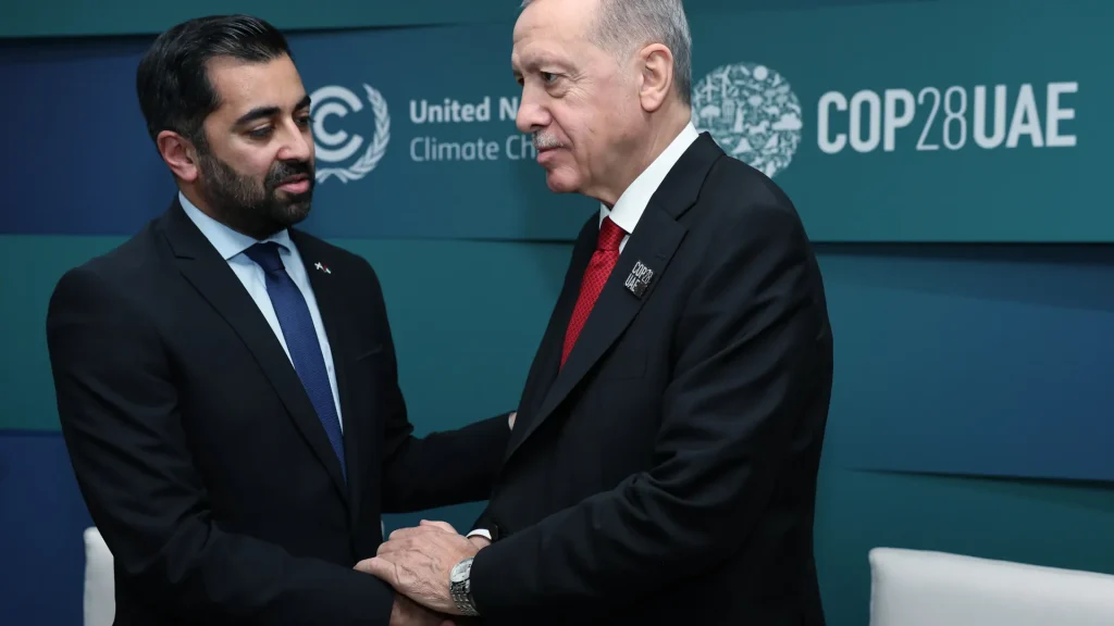 بعد لقاء حمزة يوسف وأردوغان.. كاميرون يهدد بإغلاق مكاتب حكومة أسكتلندا بالخارج