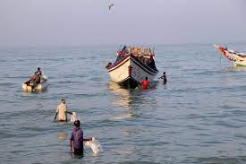 الحوثيون يستهدفون سفينة نفط بريطانية ويعلنون مقتل صيادين