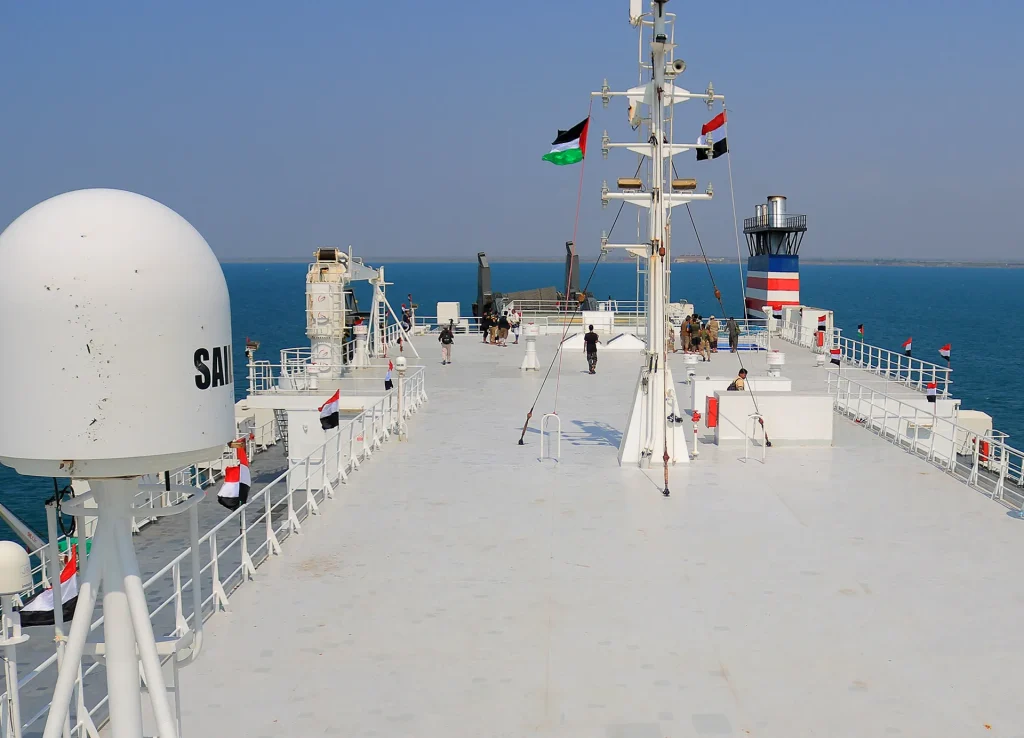 الحوثيون يعلنون استهداف سفن إسرائيلية وأميركية في البحر الأحمر والمحيط الهندي