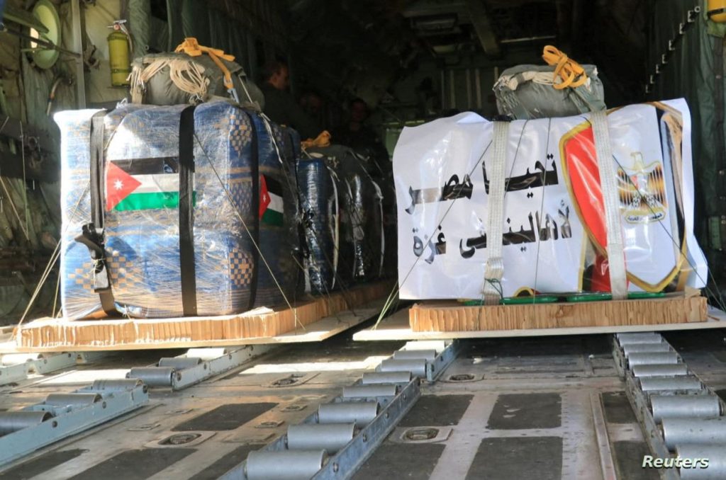 الأردن يعلن أكبر عملية إنزال جوي للمساعدات إلى غزة منذ بدء العدوان الإسرائيلي