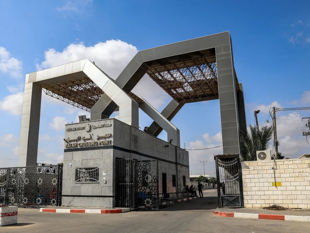 6 نقاط تشرح ما حدث.. اشتباك نادر بين الجيش المصري والإسرائيلي برفح